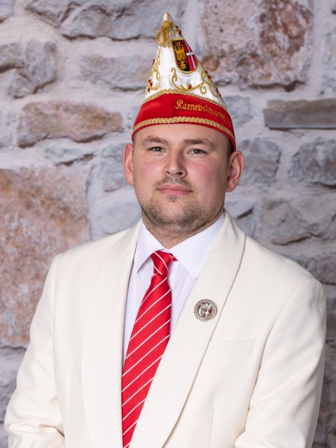 Karnevalsausschuss Neuss - Beirat - Standartenträger: Robert Roeb